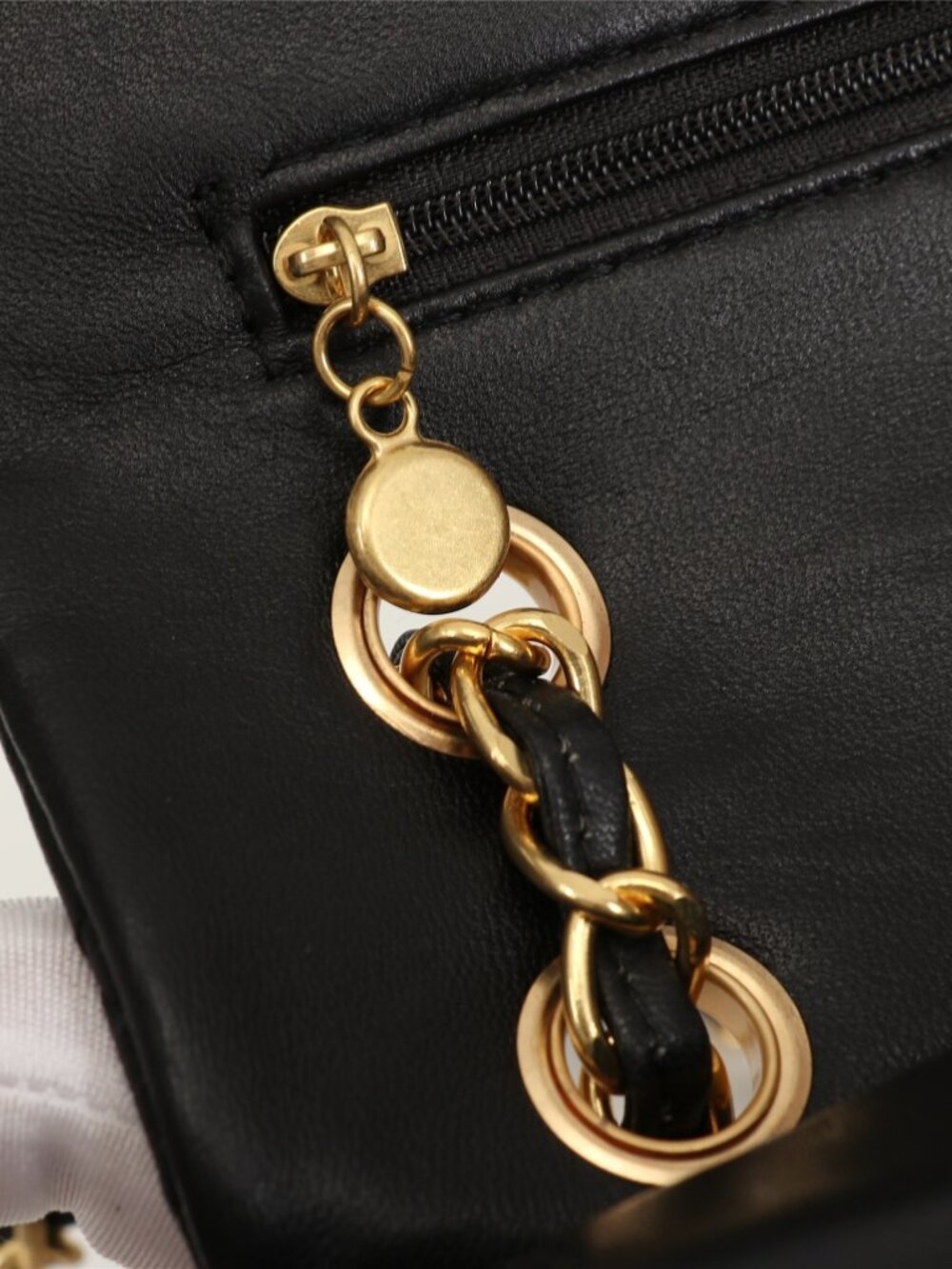 Noir Quilted Chain Shoulder Bag – Black Leather - Picture 8 of 9